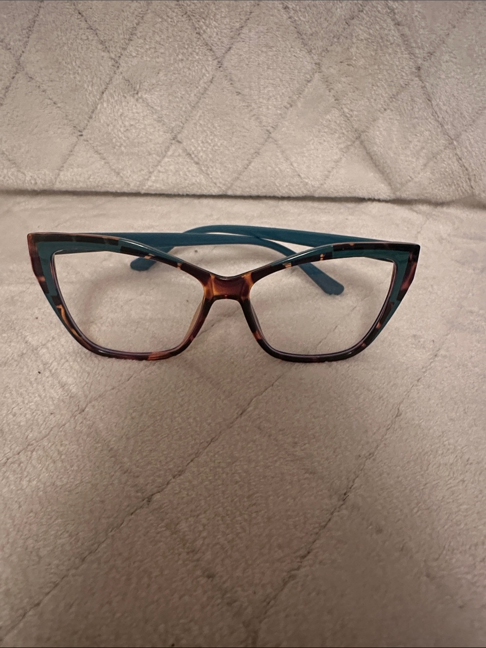 Stylish Cat-Eye Two-Tone Glasses - Teal & Tortoiseshell